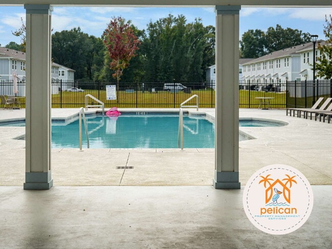 Building Photo - Peaceful Townhome