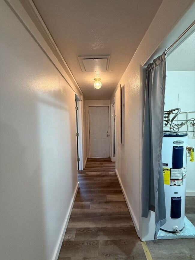 Building Photo - 1071