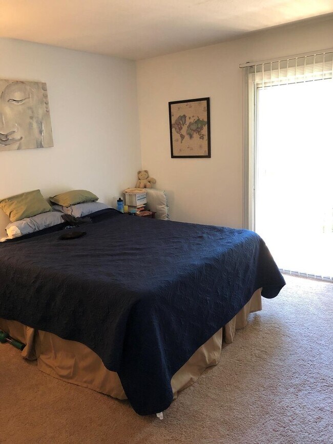 Building Photo - Southwest Portland Condo with views!