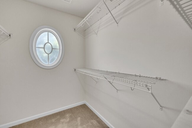 Building Photo - 3 Bedroom Townhome with 2 Car Garage in He...