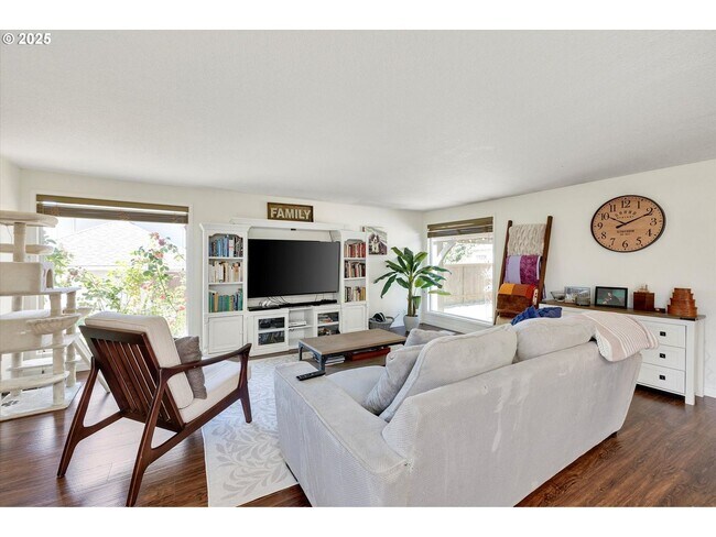 Building Photo - Bull Mountain Gem – Single-Level 3BR with 2 Living Areas, Large Yard & Pergola Patio