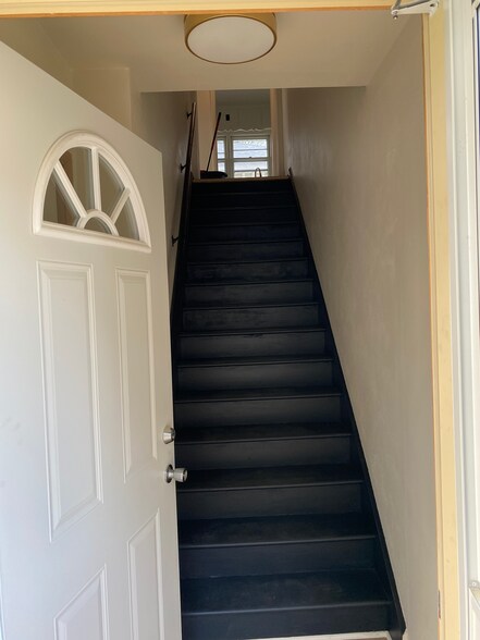 Entry - 314 E Main St