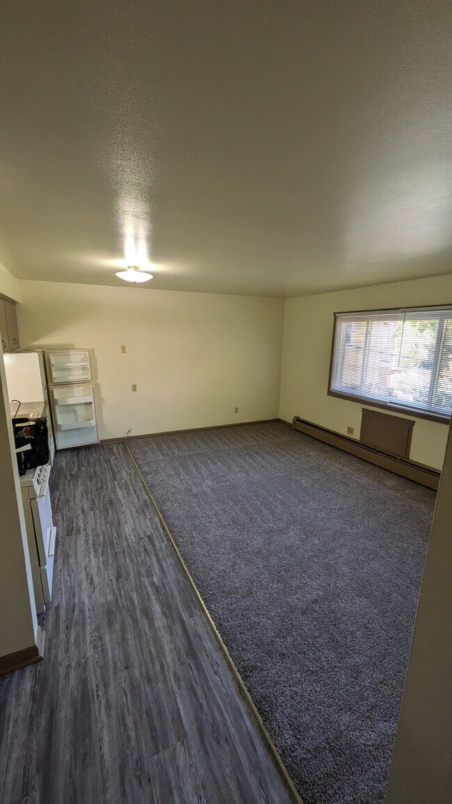 Building Photo - 750 N 34th St