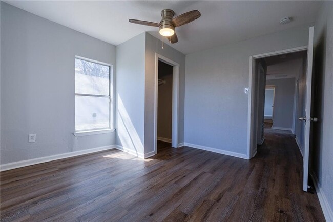 Building Photo - 2304 Thrasher Ln