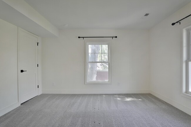 Building Photo - 125 S Knox St