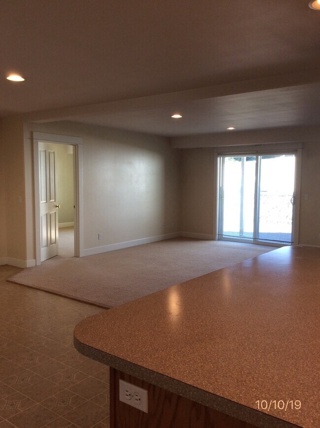 Building Photo - 1511 Burrows Ct