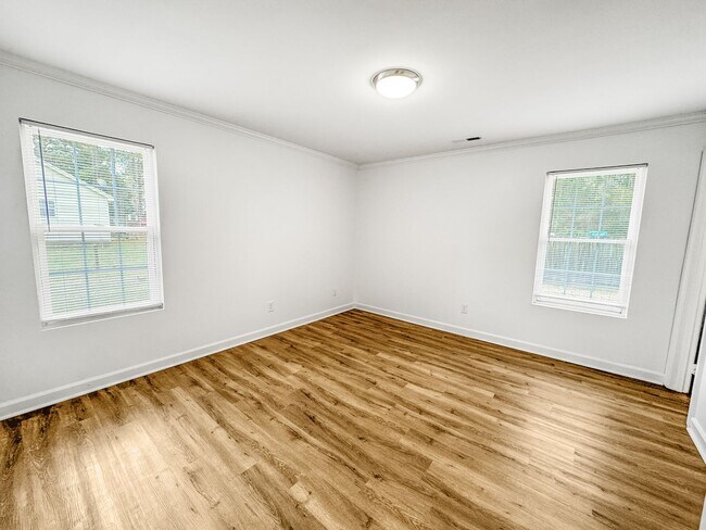 Building Photo - Newly Remodeled 3-BR, 2-Bath Home
