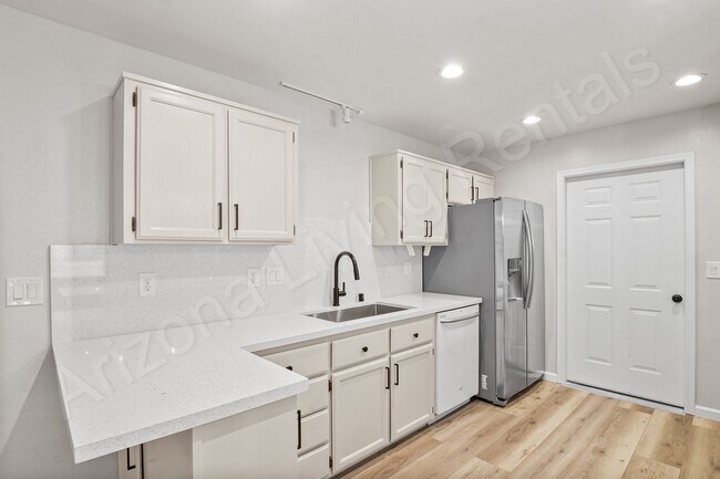 Building Photo - OSBO3240