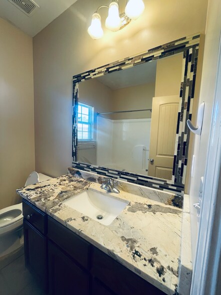 Building Photo - 770 Ridgefield Way