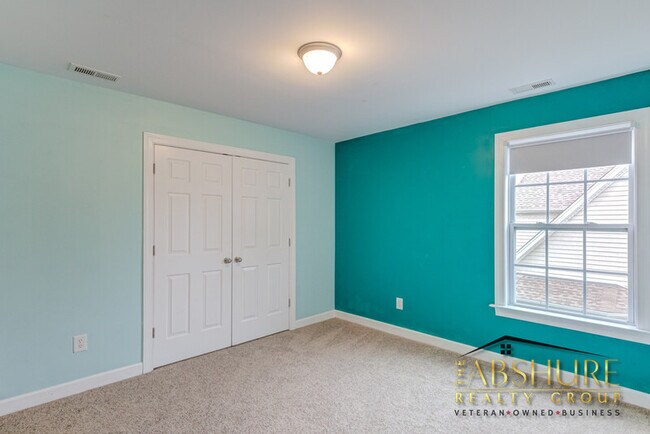 Building Photo - 325 Timber Meadow Lake