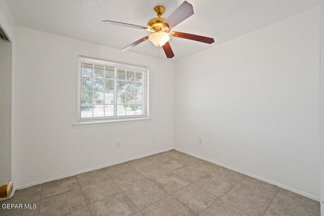 Building Photo - 481 Rio Arriba Dr