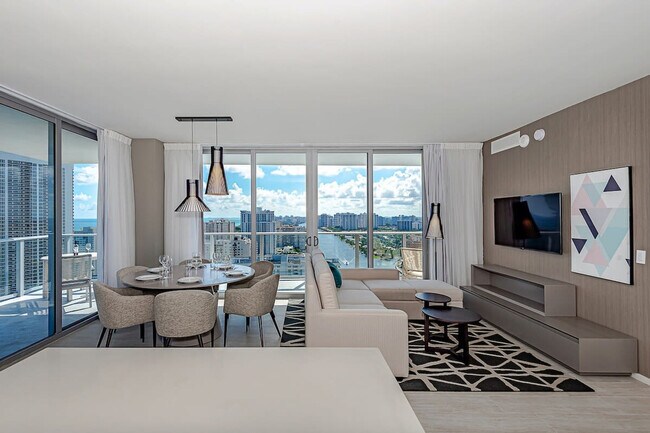 Building Photo - 4010 S Ocean Dr
