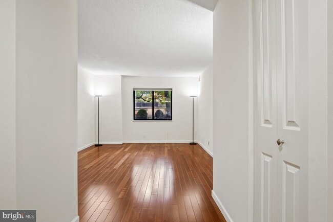 Building Photo - 5904 Mt Eagle Dr