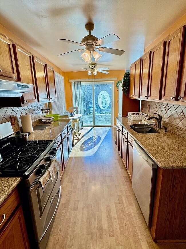 Building Photo - 2 Deer Ct Dr