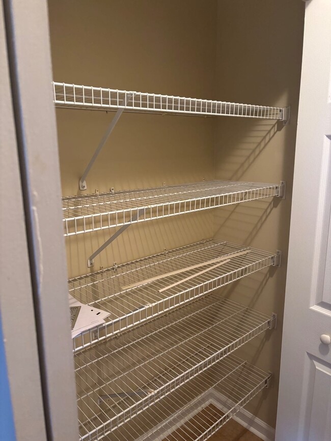 Building Photo - 121 Faybrook Dr