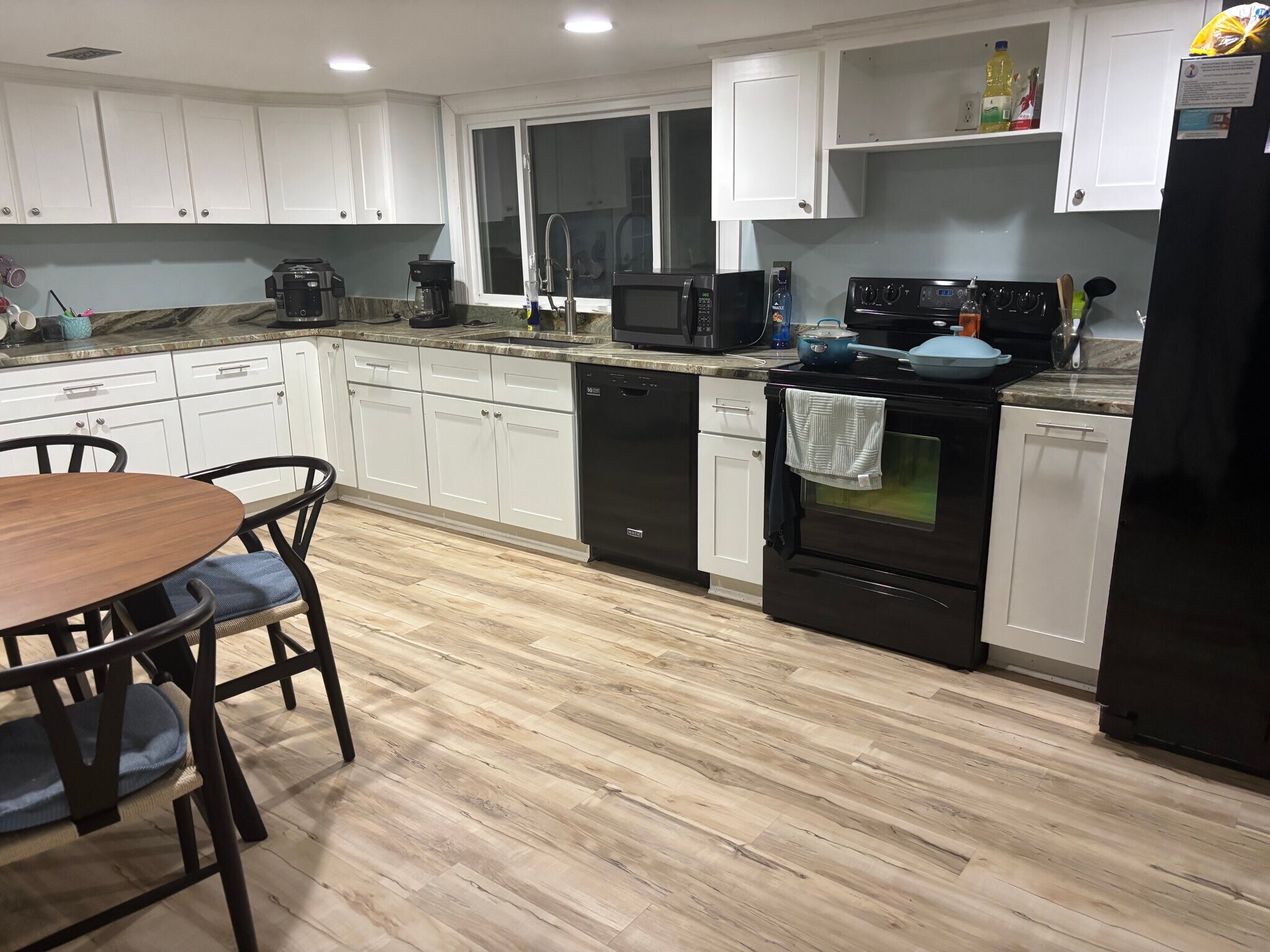 Building Photo - 712 W Cherokee St