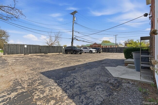 Building Photo - 1111 Holland St