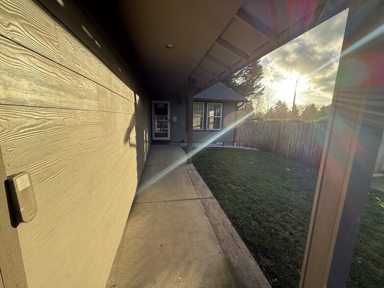 Building Photo - 13001 NE 89th St