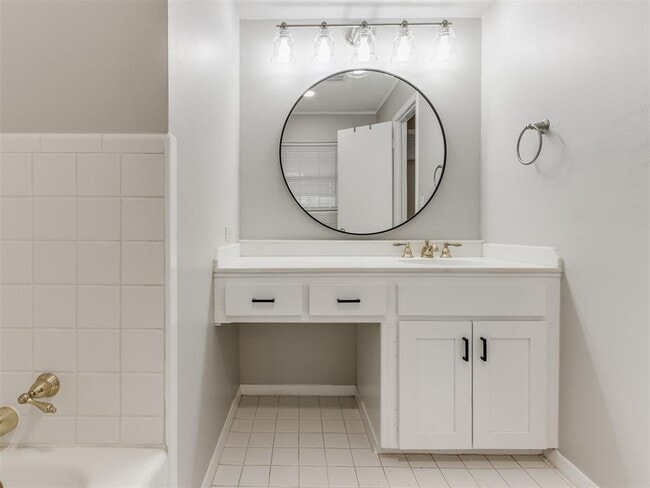 Building Photo - 2609 Brentwood Dr