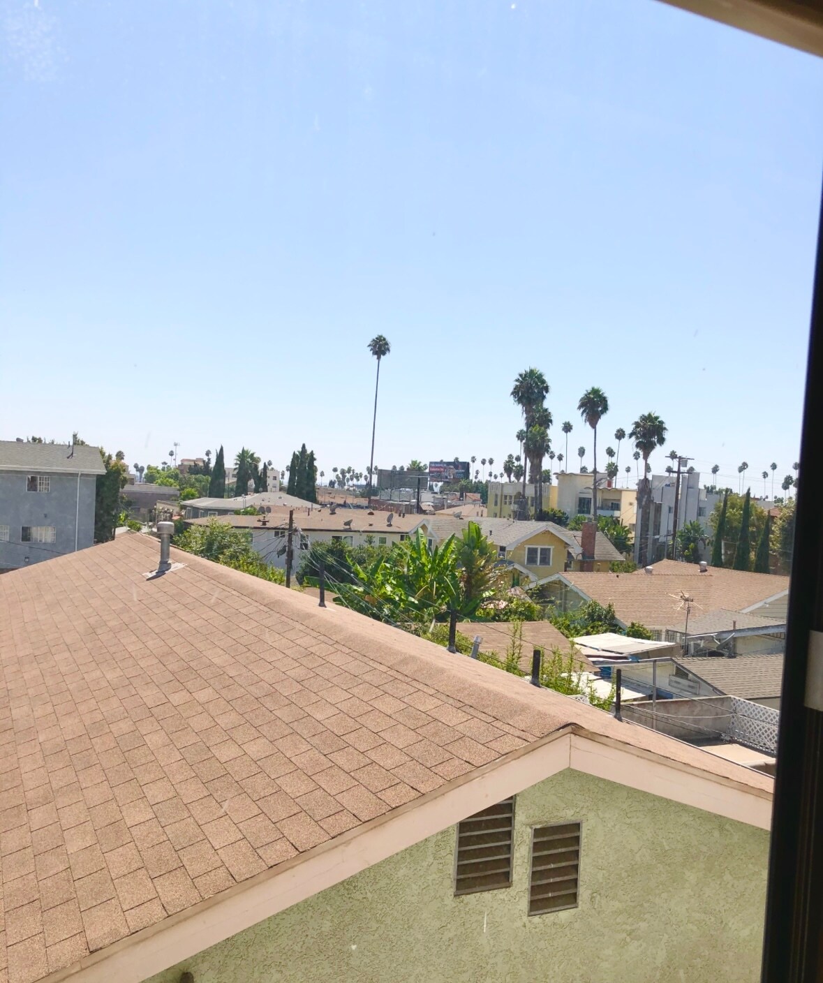 Building Photo - 1759 N Mariposa Ave