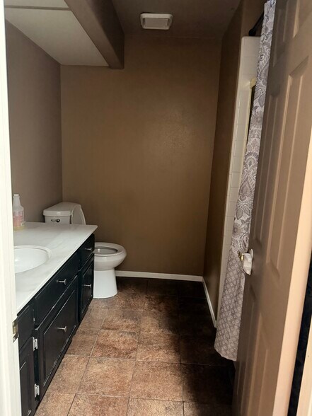 Building Photo - 15550 La Entrada Dr