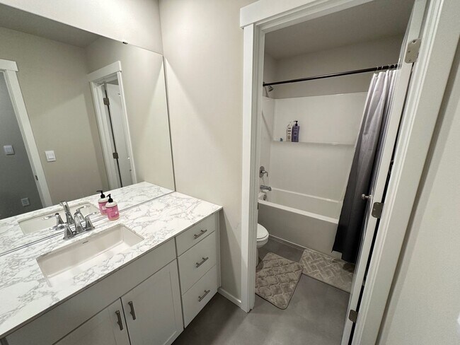 Building Photo - RENTAL! Spacious 6-Bedroom Home Near JBLM – Built in 2025