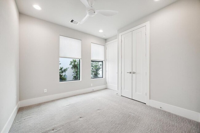 Building Photo - 2119 Arabelle St