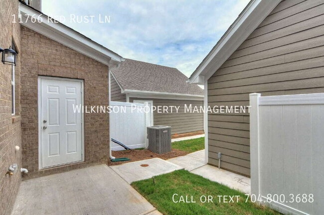 Building Photo - 11766 Red Rust Ln