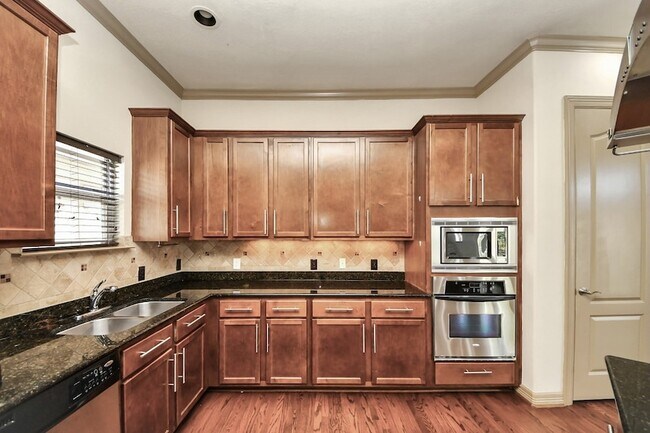 Building Photo - 5711 Kiam St