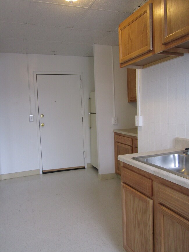 Building Photo - 448 Hawley Ave