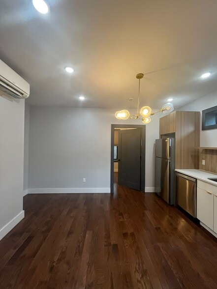 Building Photo - 63 Vroom St