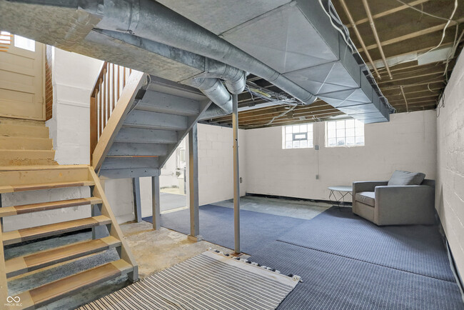 Building Photo - 129 Penn St
