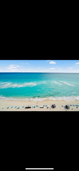 Carillon Wellness Resort - 6801 Collins Ave