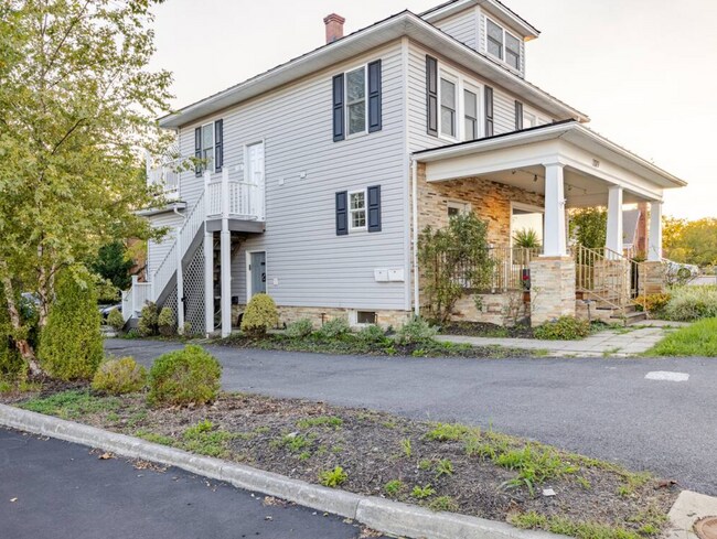 Building Photo - 1019 Berryville Ave