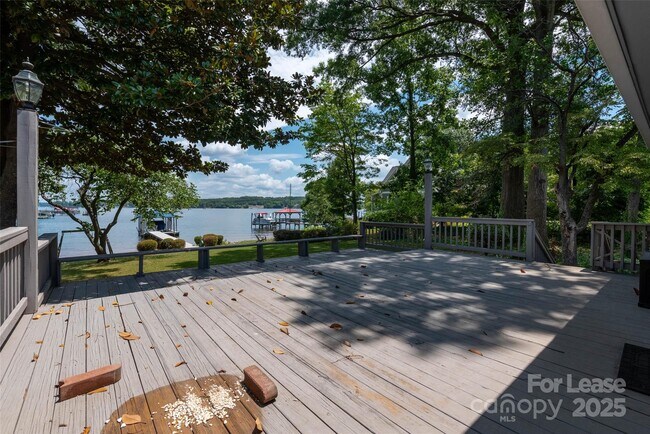 Building Photo - 5006 Kiser Island Rd