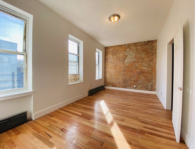 Building Photo - 273 Sumpter St