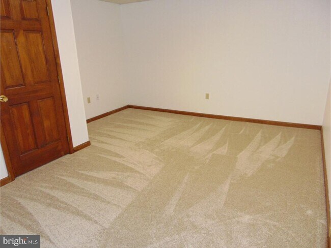 Building Photo - 1175 Osborne Rd