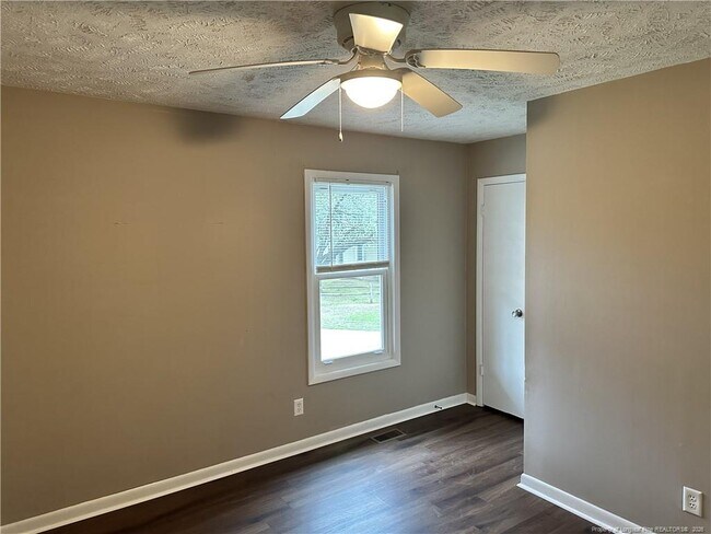 Building Photo - 1542 Londonderry Pl