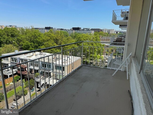 Building Photo - 1435 4th St NW