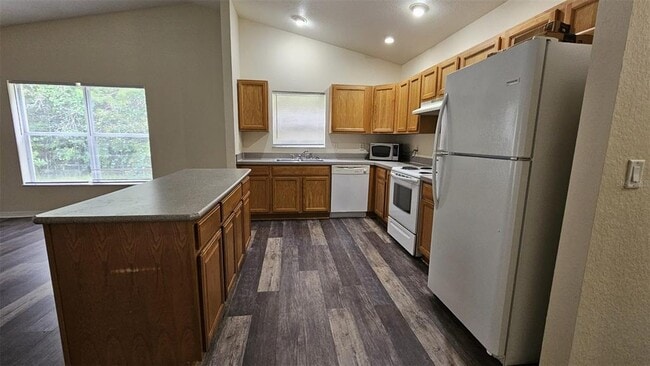 Building Photo - 6300 W Oak Park Blvd