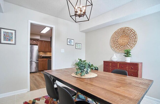 Building Photo - Mid-Century Modern Gem: Renovated 2BR Loft with Pool & Private Patio