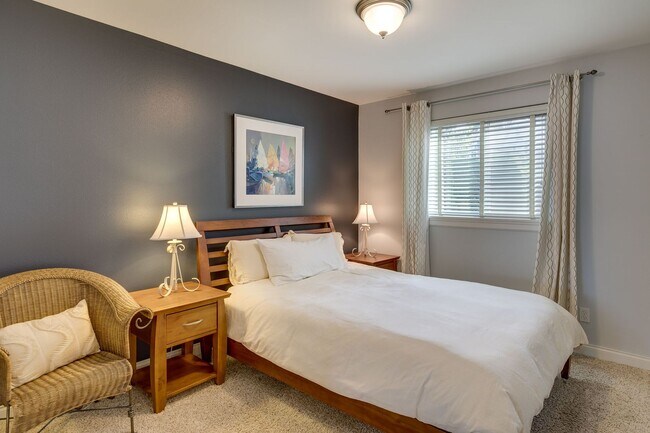 Building Photo - 5bd/3.75ba Sammamish Home