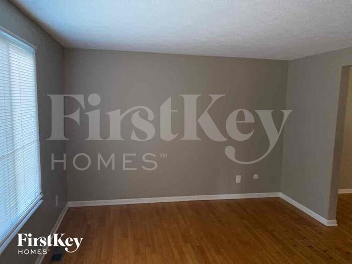 Building Photo - 815 Mcdonell Dr