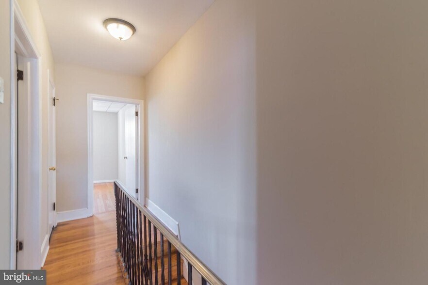 Hallway - 1523 S Mole St