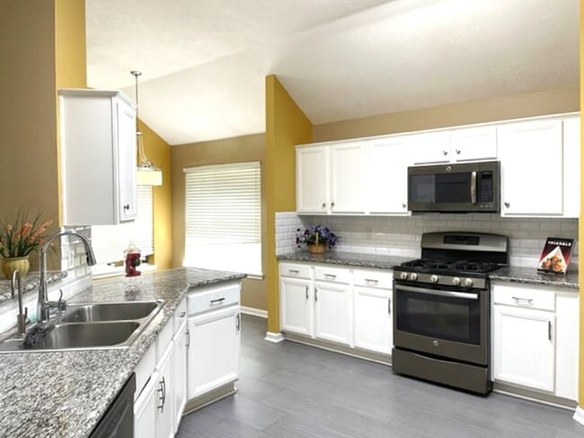 Building Photo - 7114 Glen Rosa Dr