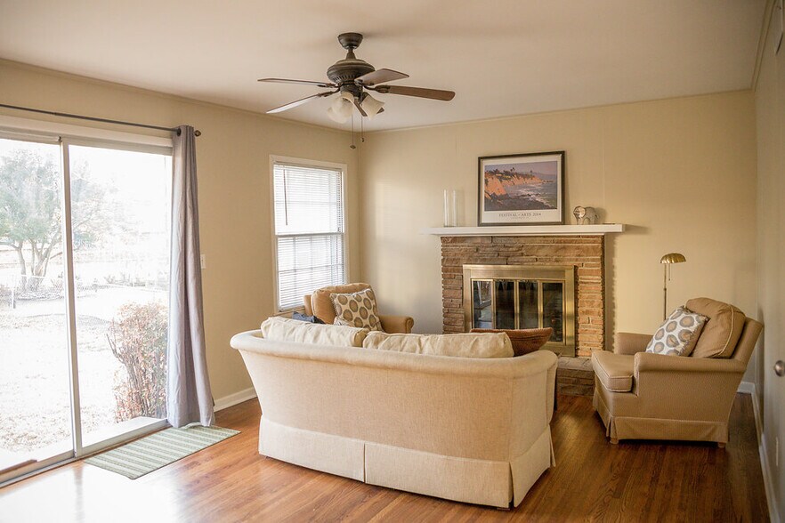 Building Photo - 4350 E 60th St