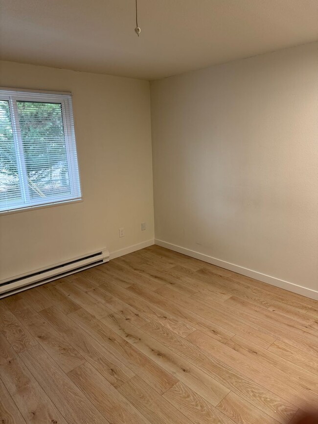 Building Photo - Remodeled Top Floor Condo in West Lake Vil...