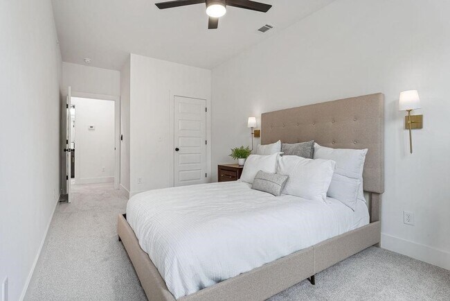 Building Photo - 4104 W Wood St