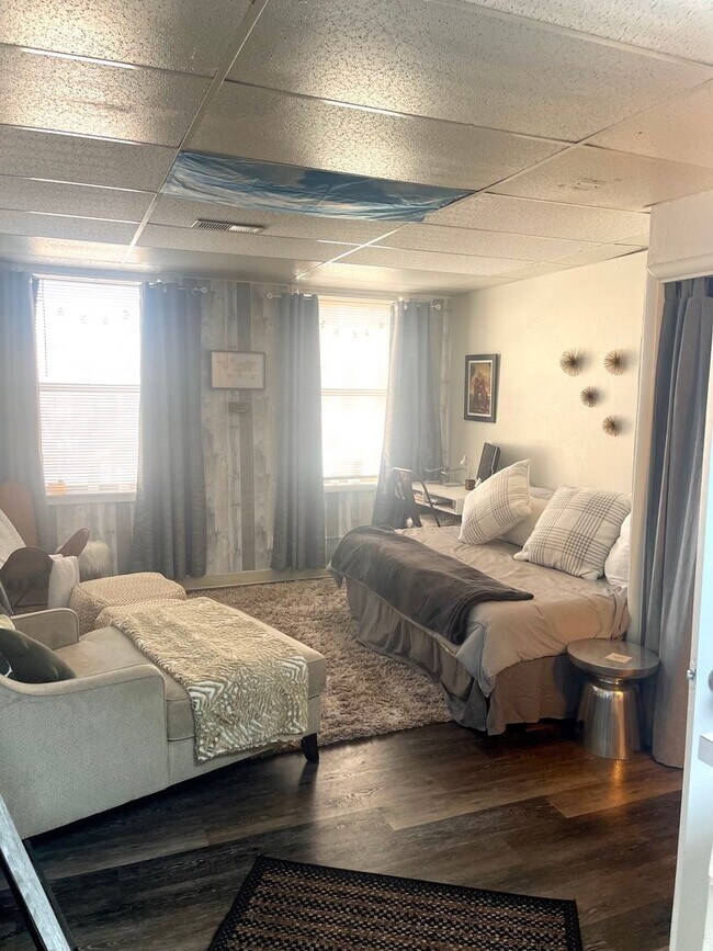 Building Photo - Studio Apartment in the Heart of Downtown Golden