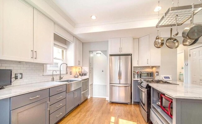 Building Photo - 986 Smith Ave